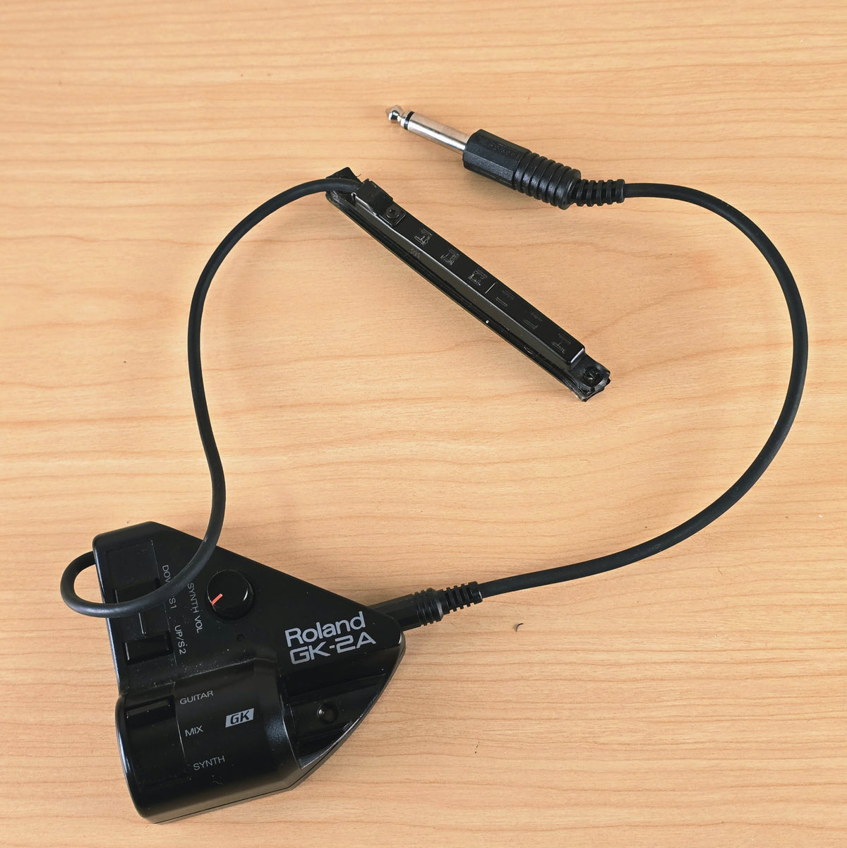 Full view of Roland GK-2A system with 1/4 inch input jack cable extended.