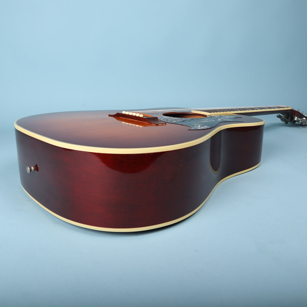 Lower bass-side body edge showing the cream binding.