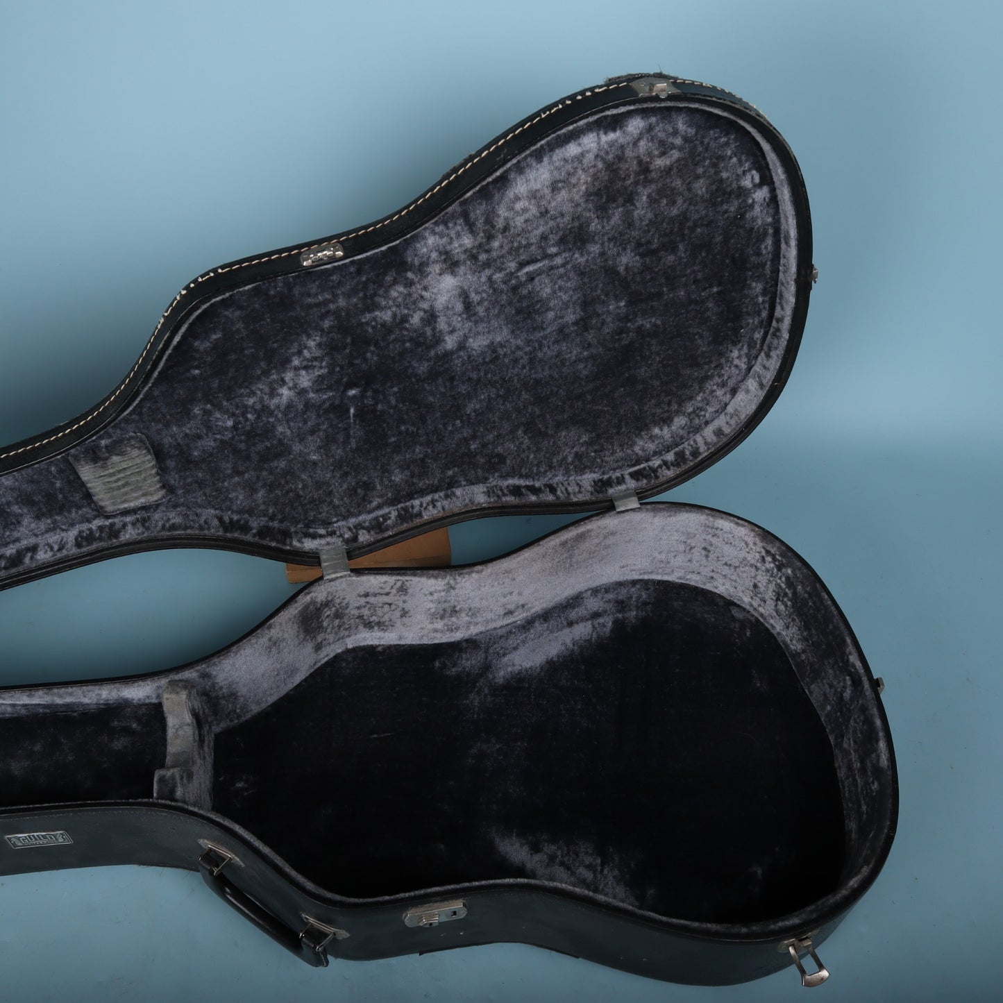 Vintage Guild Acoustic Guitar Hard Case Black Tolex Plush Interior Latches