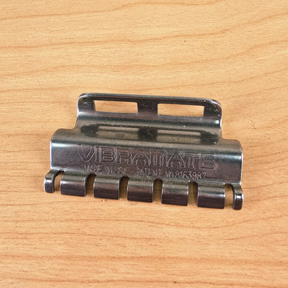 Top view of the Vibramate Spoiler string retainer showing the stamped brand name and US patent number.