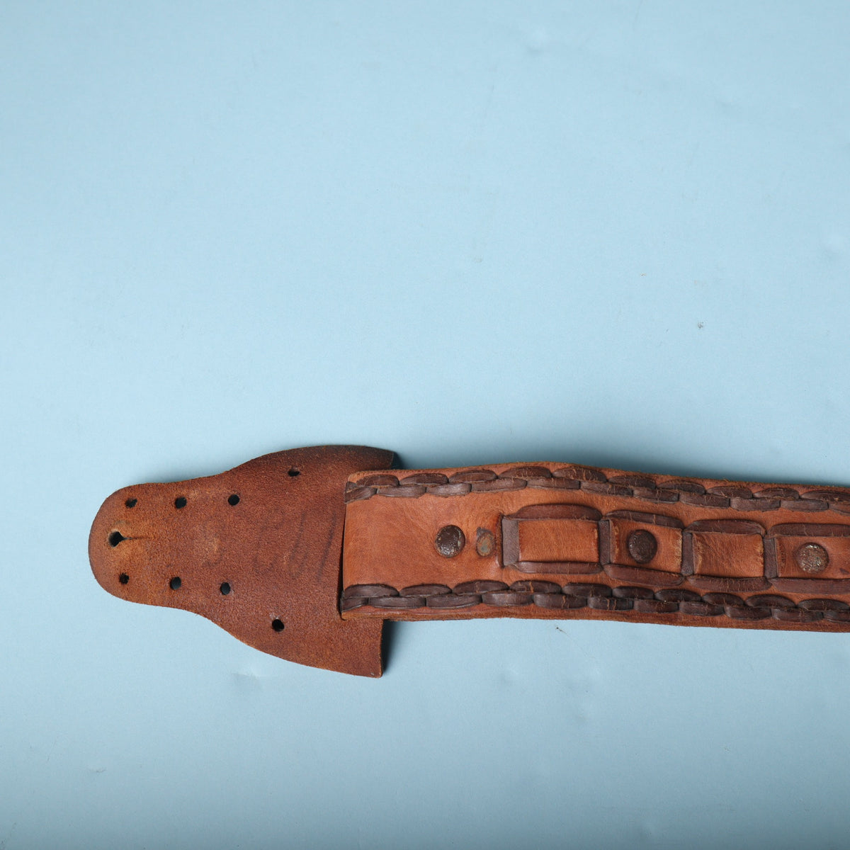 Wide end tab and adjustment keeper of the Mexican leather strap
