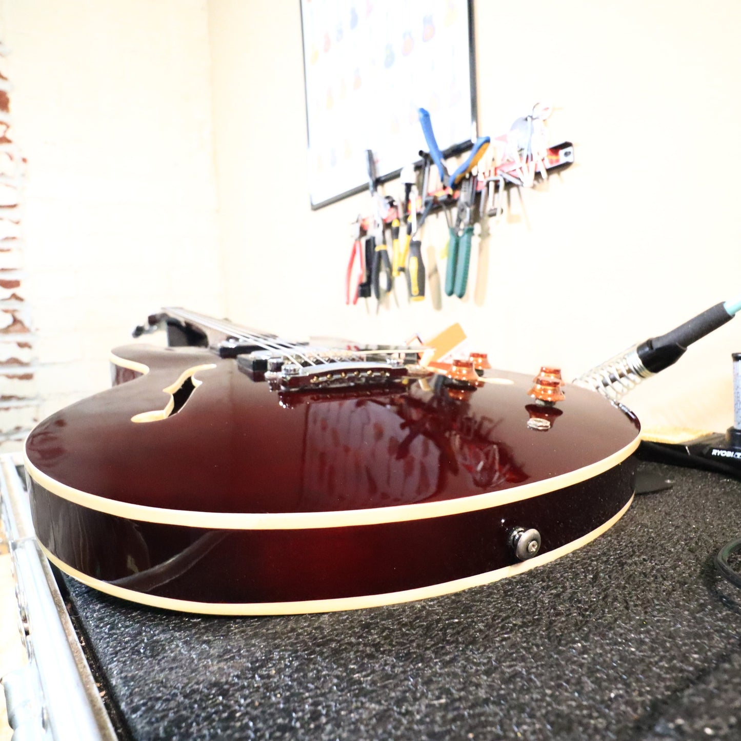 2001 Samick LA-30/TR Semi-Hollow Electric Guitar - Transparent Red