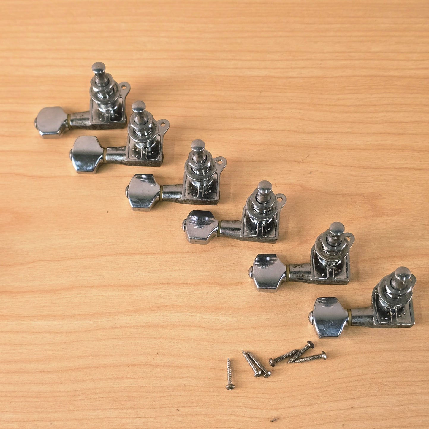 , preview full size image Vintage 1980's Gotoh / Fender 6 In Line Guitar Tuners Single Screw Type