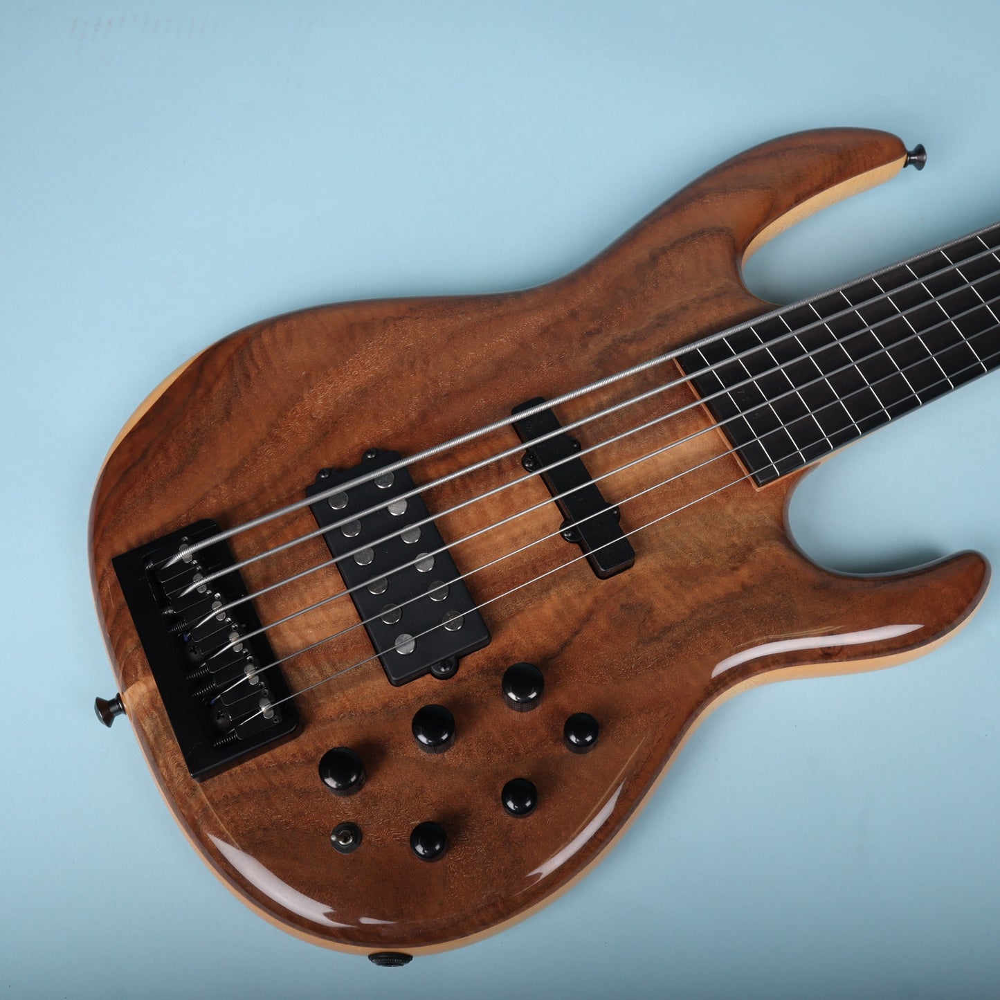 Carvin LB76 6-String Fretless Active Bass Guitar Figured Walnut Top Piezo