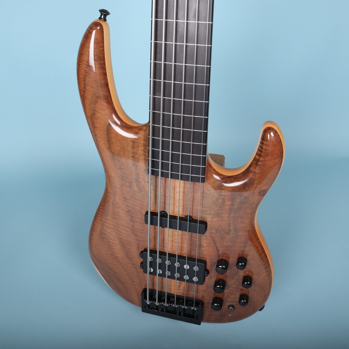 Carvin LB76 6-String Fretless Active Bass Guitar Figured Walnut Top Piezo