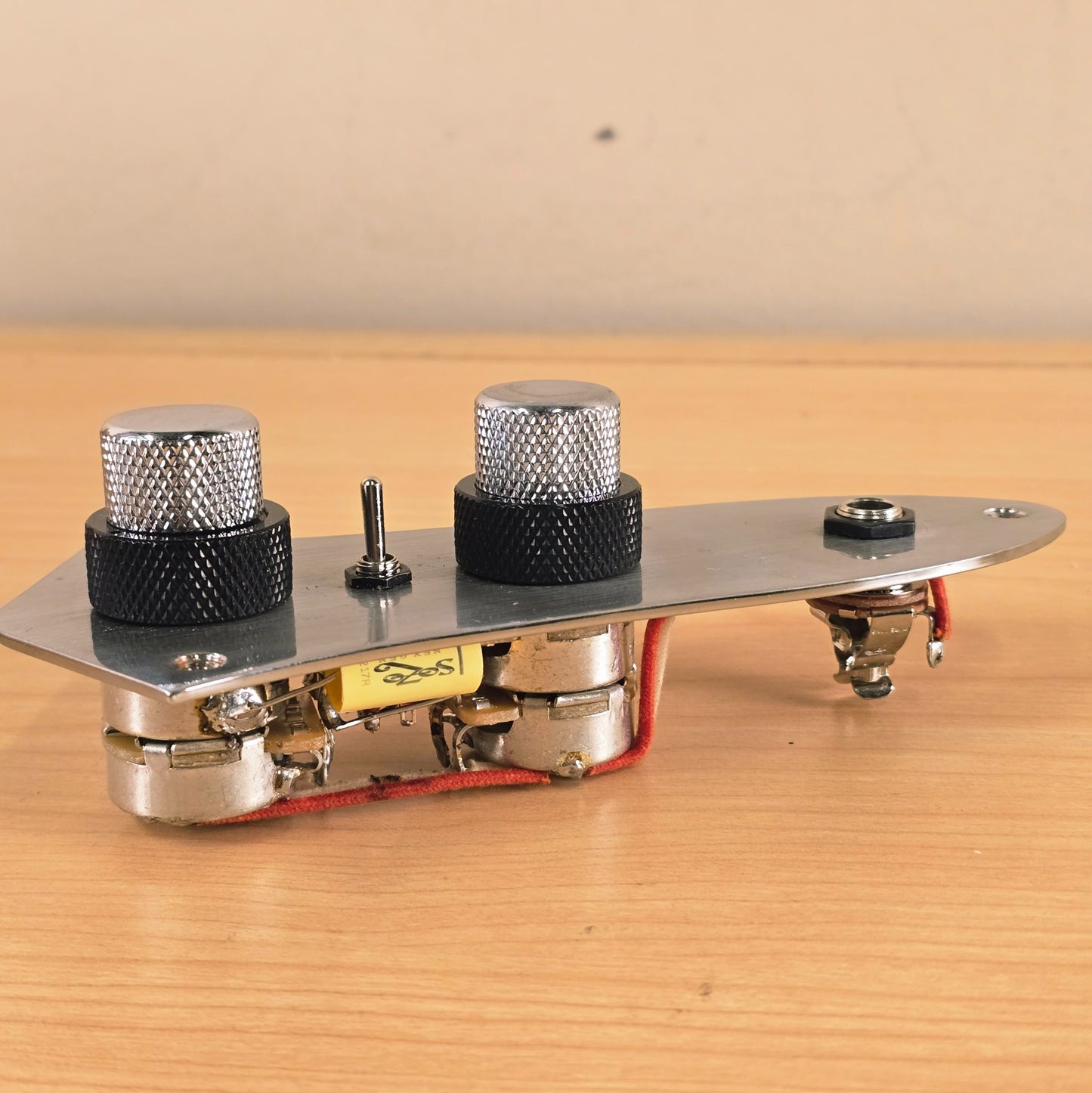 920D Custom Concentric Jazz Bass Control Plate with Toggle and Sozo Cap