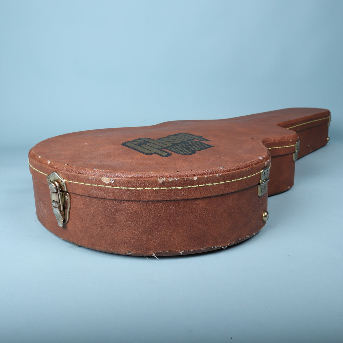 Angle view of the closed Gibson case showing the printed Gibson USA logo on the lid