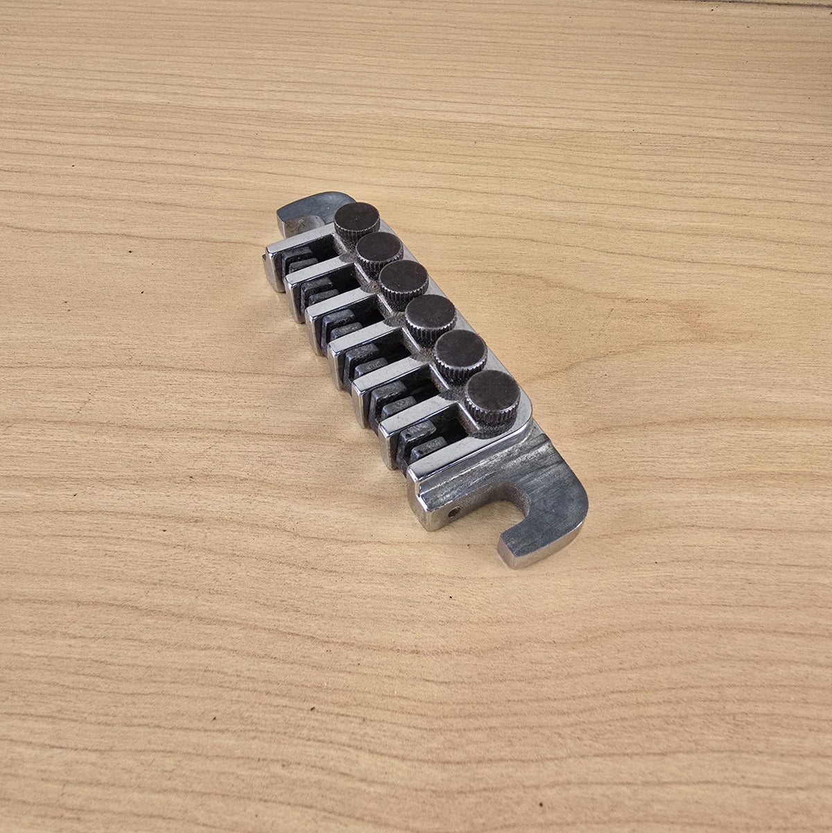 Angled top perspective showing the knurled fine-tuning thumbwheels on the TP-6 tailpiece