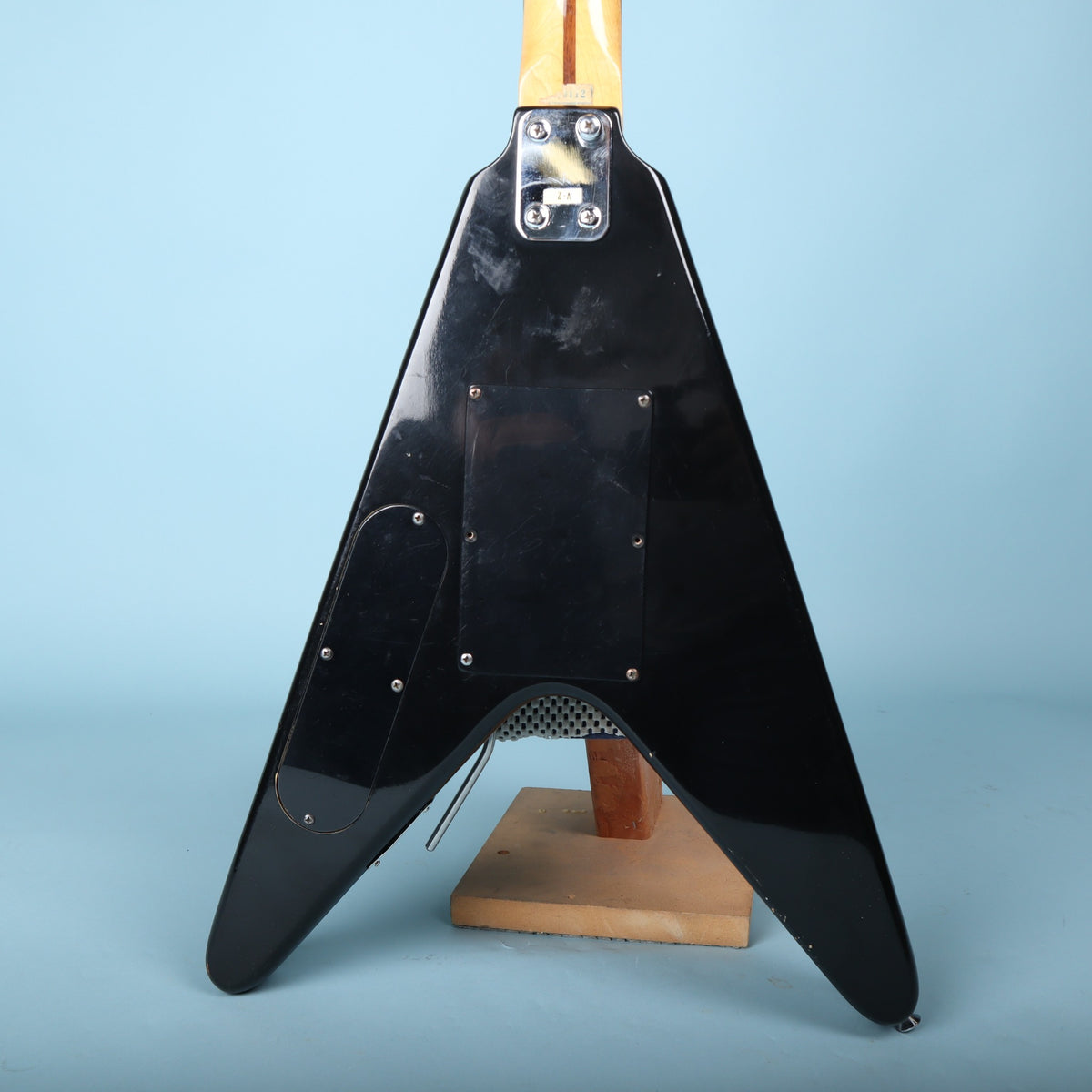 Back view of the black V-shaped body and neck plate.