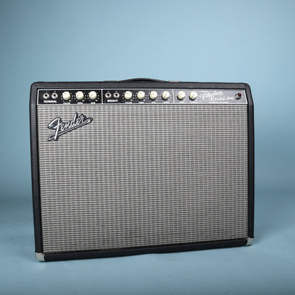 2005 Fender Custom Vibrolux Reverb 2x10 Professional Tube Amplifier