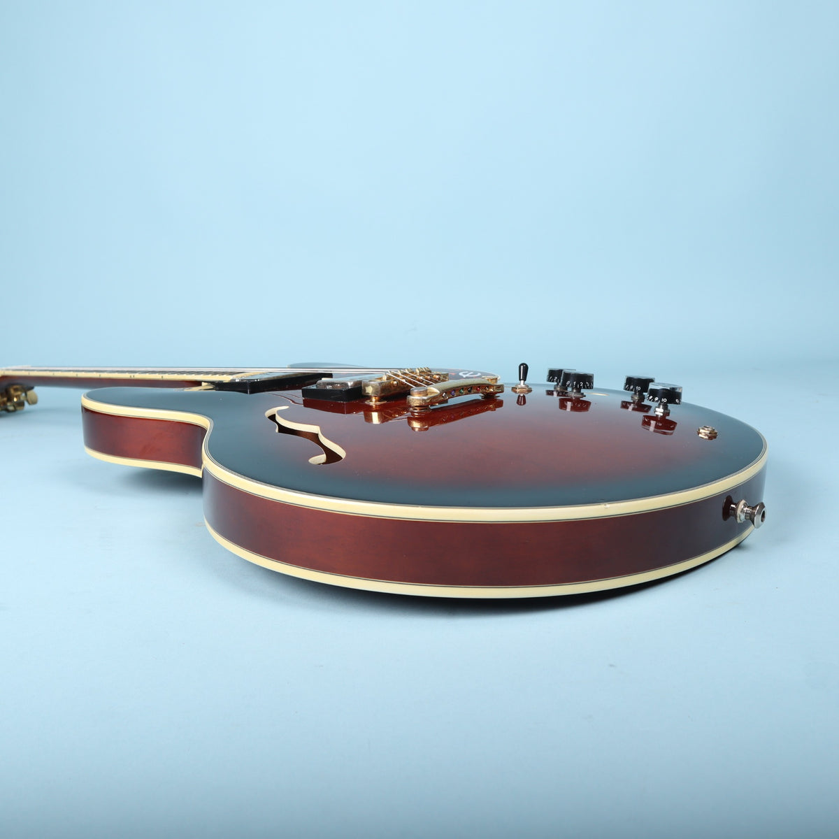Side view of guitar waist