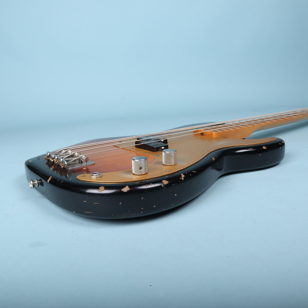 Side view of the lower bout highlighting knurled chrome control knobs and input jack.
