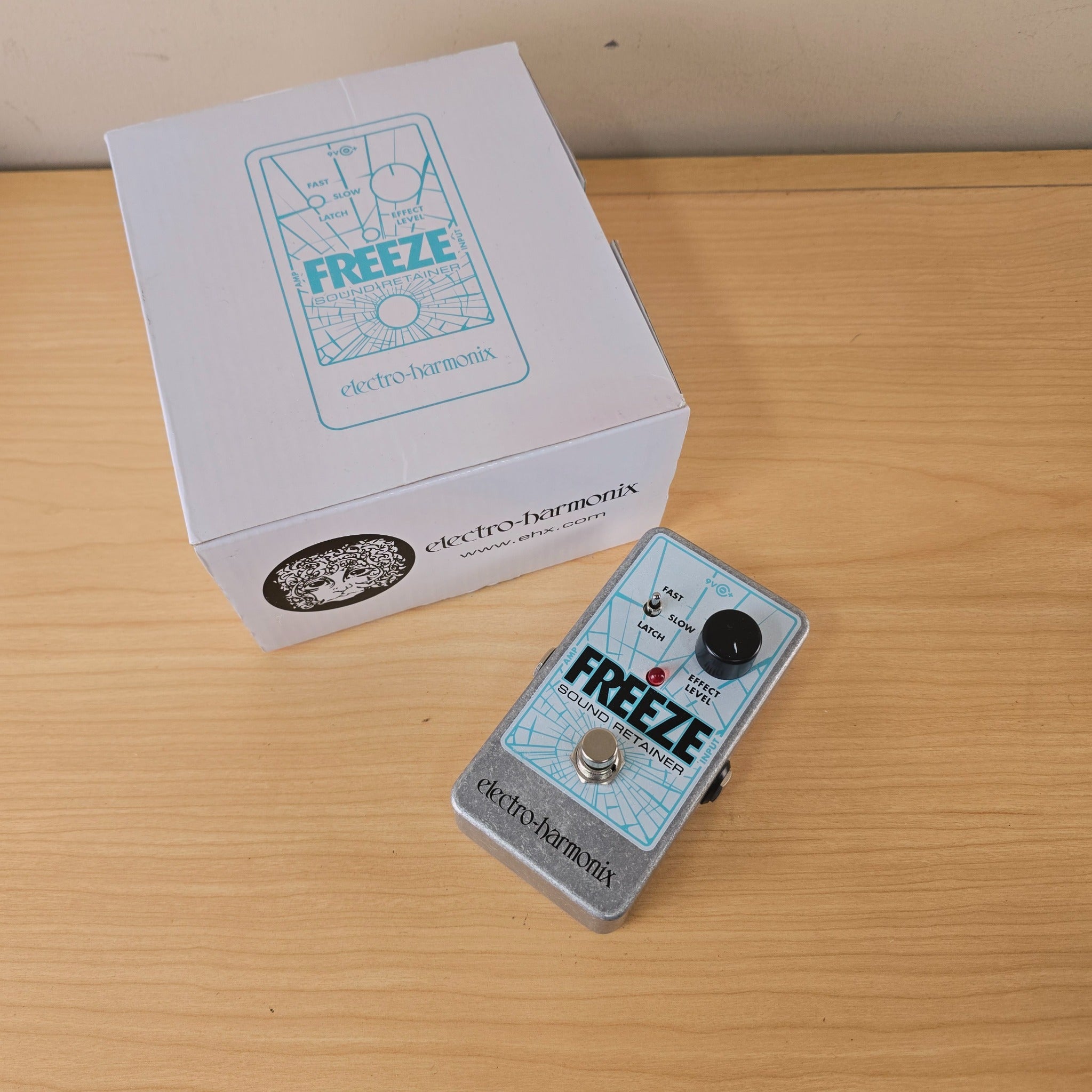 Electro-Harmonix Freeze Sound Retainer Pedal – GuitarFinds