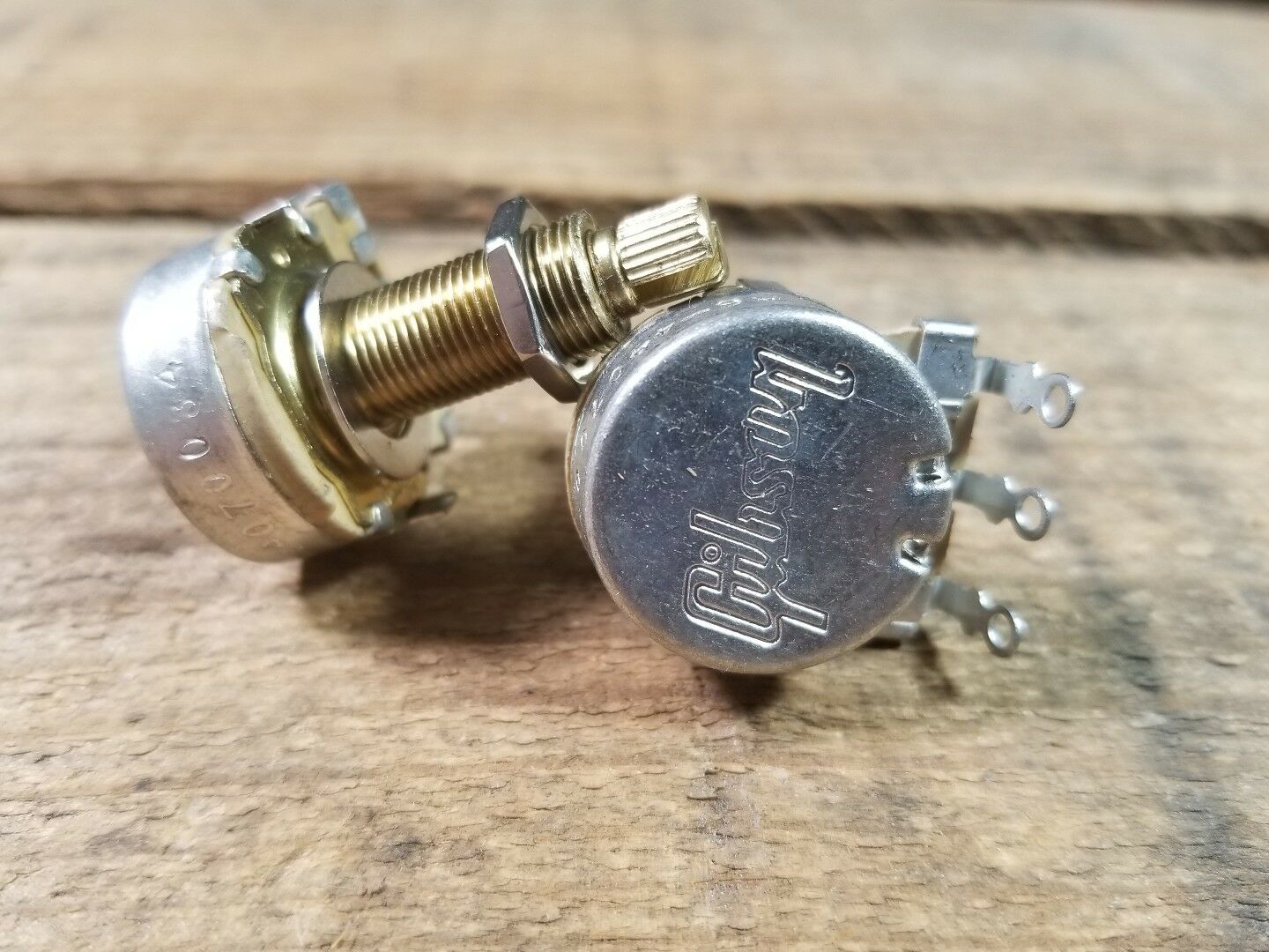 (2) Gibson Custom Shop 300k Long Shaft Linear Taper Pots Potentiometer NOS